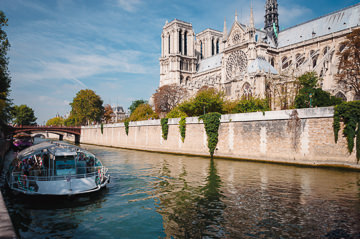 Notre Dame and tour boat on the Seine.