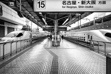 Shinkansen platform, Tokyo Station.